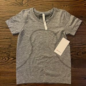 Lululemon Swiftly Tech Relaxed Short Sleeve top - size 4